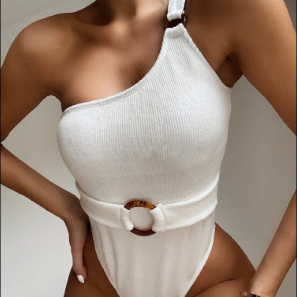 Gorgeous ivory bodysuit